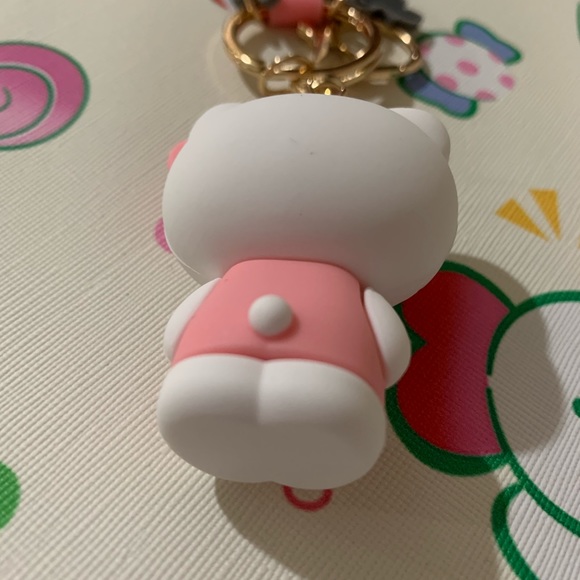 Hello Kitty Pink Keychain - Picture 12 of 16